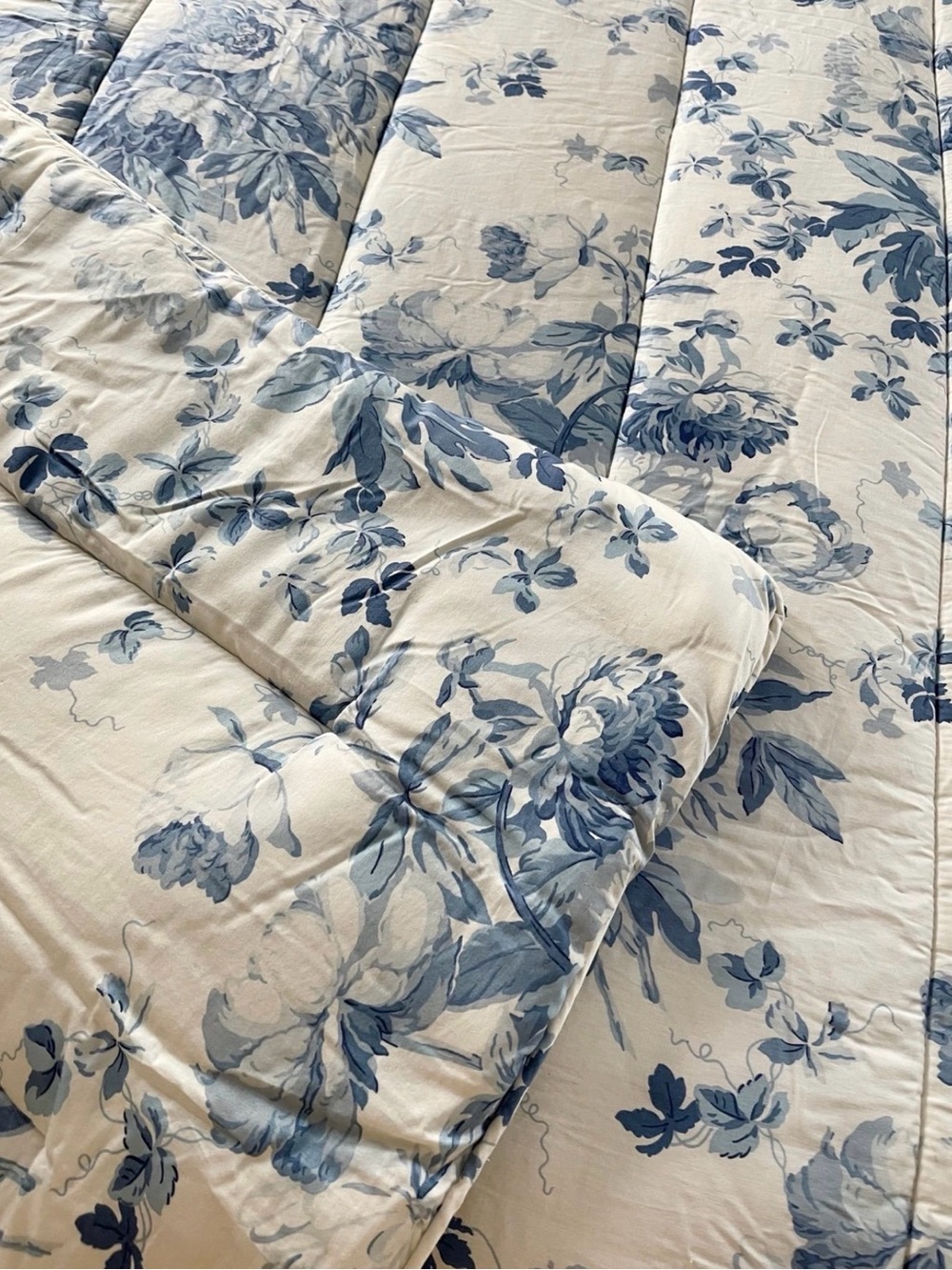 Ralph Lauren Blue and White Floral Comforter RARE! Elsa! - Picture 6 of 9